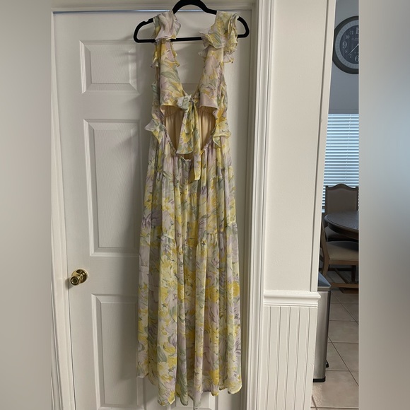 Aakaa Dress Floral Chiffon Maxi Dress - Picture 2 of 3